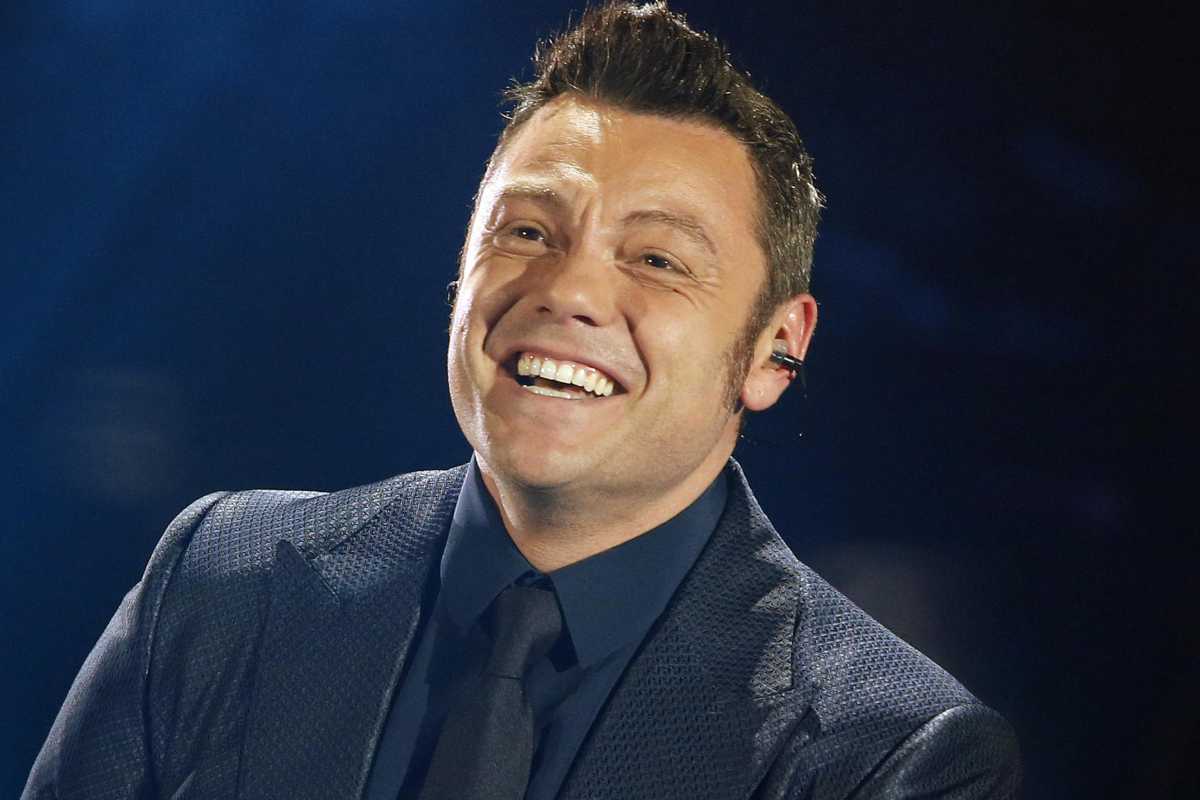 Tiziano Ferro condivide una foto col figlio